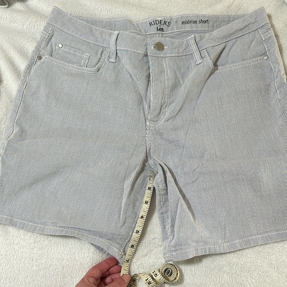 Riders by Lee 7 inch inseam mid rise short sz 14 - Picture 1 of 3